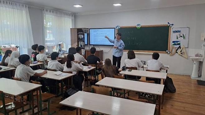 우즈베키스탄에서 활동하는 충남지역 교사 [충남교육청 제공. 재판매 및 DB 금지]