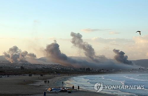 이스라엘 공습으로 연기 피어오르는 레바논 남부 모습 [로이터=연합뉴스. 재판매 및 DB 금지]