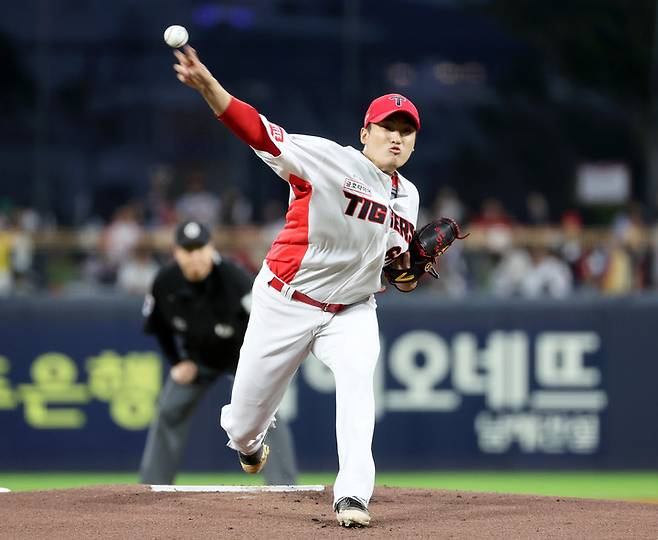 기아 김도현이 역투한다