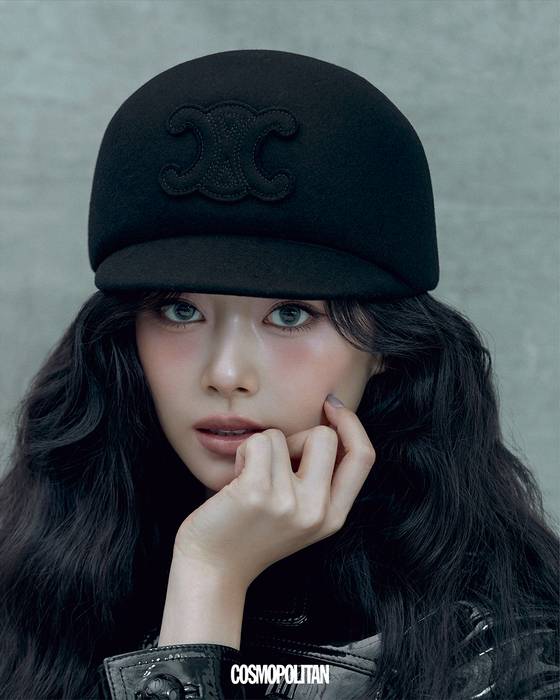 트와이스 쯔위. 사진='코스모폴리탄'