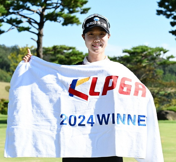 한국여자프로골프(KLPGA) 2024 서울제약·큐캐피탈파트너스 드림챌린지 15차전 우승을 차지한 권서연 프로. 사진제공=KLPGA