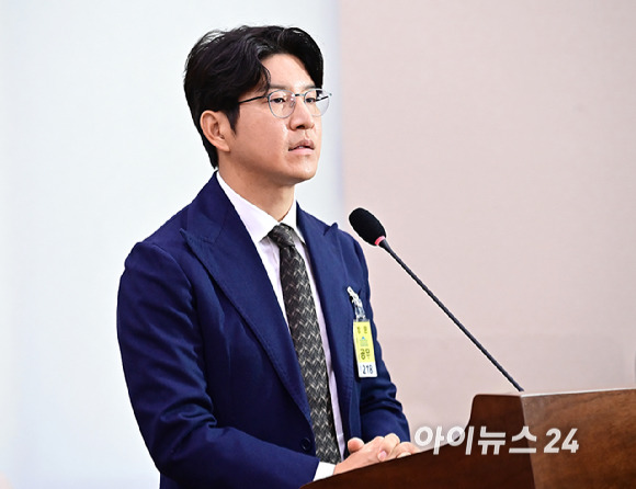 박주호 전 전력강화위원이 24일 서울 여의도 국회에서 열린 문화체육관광위원회의 대한축구협회 등에 대한 현안질의에서 의원 질의에 답하고 있다. [사진=곽영래 기자]