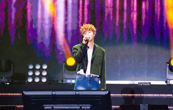 서원밸리 그린콘서트에서 노래하고 있는 정동하. 사진 서원밸리