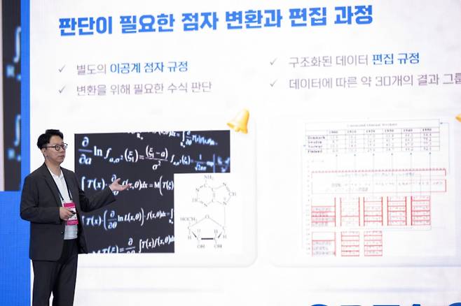 시각장애인 대체 콘텐츠 기업인 센시가 지난 12일 서울 코엑스에서 열린 제1회 대한민국 사회적가치 페스타에 참여해 기술력과 경영 비전을 발표했다. 센시 서인식대표가 오프닝 연설을 하고 있다. /사진=센시