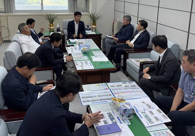 부산시의회 건설교통위원회가 23일 사상-하단선 땅꺼짐 사고 관련 긴급 현안보고를 청취하고 있다. 부산시의회 제공