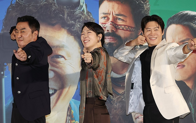 (왼쪽부터) 배우 류승룡·염혜란·진선규. 연합뉴스