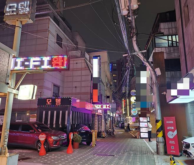 종로3가역 근처 숙박업소 밀집 지역 길이 좁아 소방차가 진입하기 힘들다. [촬영 장종우]