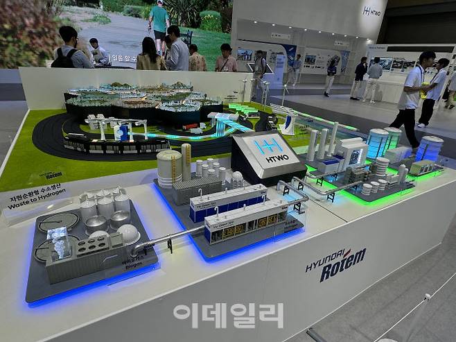 25일 경기도 고양 킨텍스에서 열린 수소 산업 전시회 ‘H2 MEET 2024’ 현대차그룹 전시관에 ‘수소 사회 디오라마’가 전시돼 있다.(사진=공지유 기자)