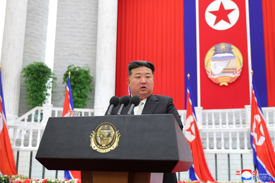 North Korean leader Kim Jong-un delivers a speech in Pyongyang on Sept. 9 on the 76th anniversary of North Korea's founding, in this photo provided by the North's official Korean Central News Agency. [YONHAP]