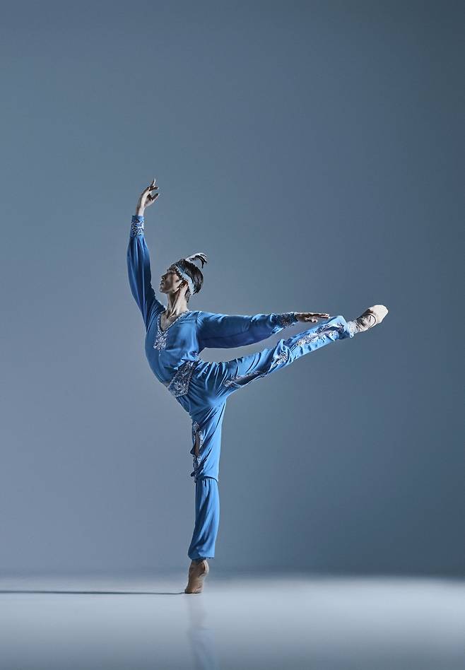 마린스키 발레단 입단 전 유니버설 발레단 ‘라 바야데르’ 무대를 통해 첫 전막 발레에 도전하는 전민철 [유니버설 발레단 제공]