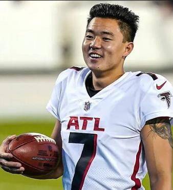 한국계 선수 최초로 미식축구 프로리그인 NFL에 도전 중인 구영회.