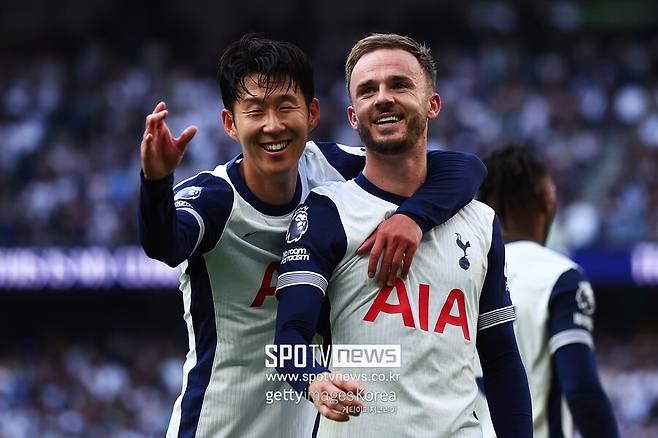 ▲ 손흥민은 일각에서 제기된 팀과 감독, 그리고 자신을 향한 비판에 신경쓰지 않는다. "우리 팀을 혼란에 빠뜨리고 분열시키는 외압이 있었지만, 우린 결코 그것에 영향을 받아선 안 된다. "가장 중요한 것은 우리가 해 왔던 것을 계속하고, 열심히 훈련하고 경기장에서 이기기 위해 열심히 노력하는 것"이라고 밝혔다.