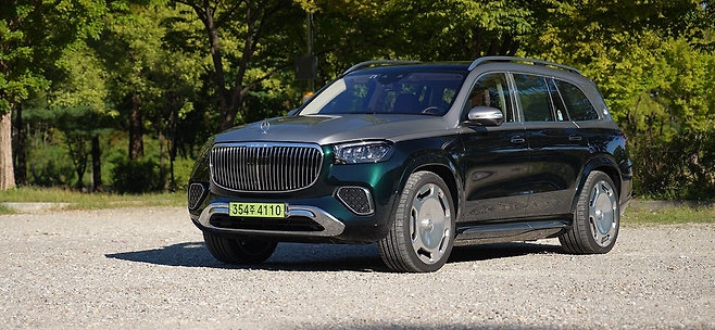 마이바흐 GLS는 한눈에 비싸보이는 모든 요소가 적용돼 전혀 다른 느낌을 전달한다.