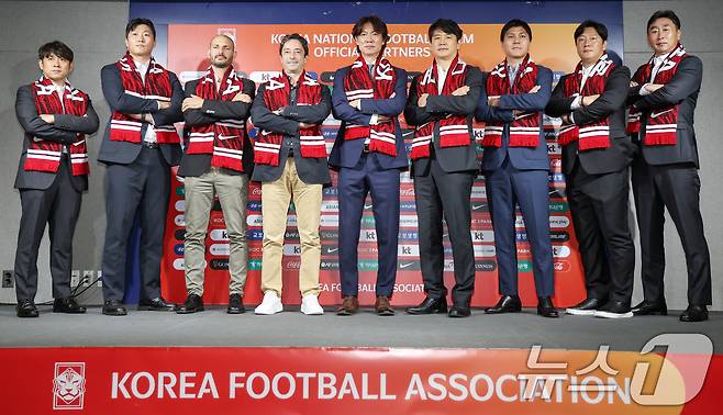 홍명보 대한민국 축구 국가대표팀 감독을 비롯한 코치진들2024.8.26/뉴스1 ⓒ News1 민경석 기자