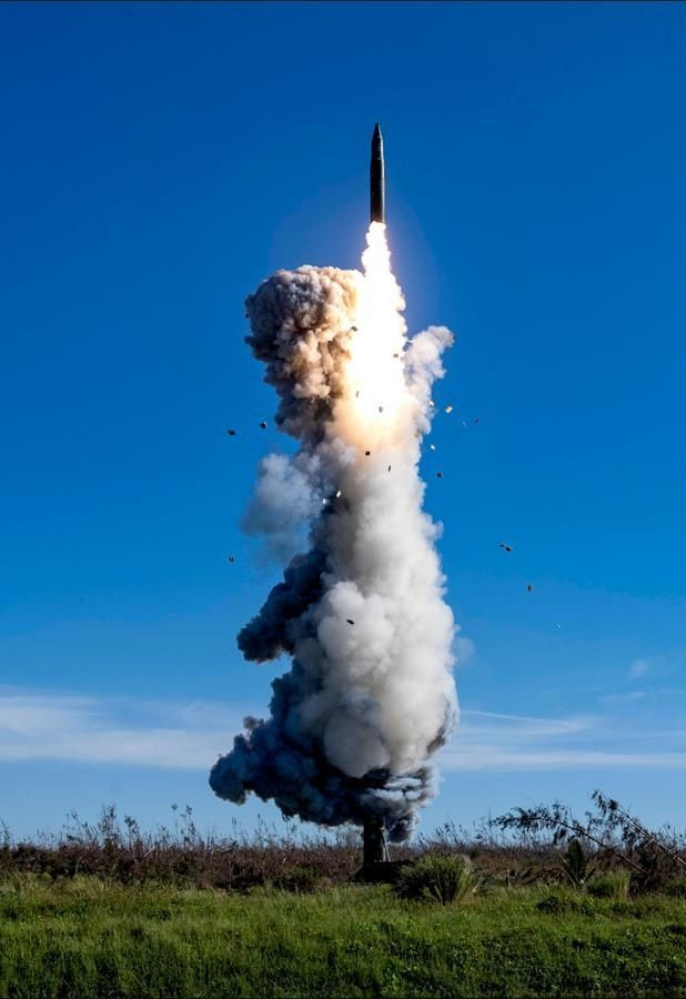 중국이 공개한 ICBM 태평양 발사 사진[사진=중국군호 위챗 계정 캡처, 이미지출처=연합뉴스]