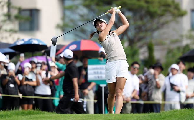 25일 인천 서구 베어즈베스트 청라에서 열린 2024 하나금융그룹 챔피언십 1라운드, 리디아 고가 4번홀에서 티샷하고 있다. /뉴시스