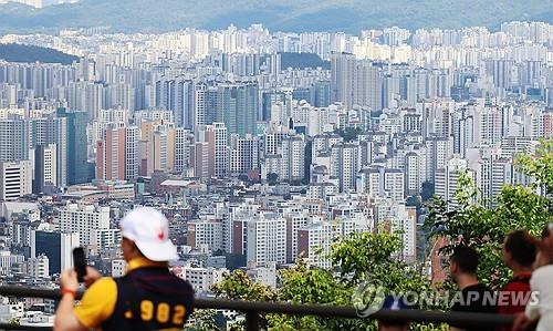 서울 남산에서 바라본 시내 아파트 단지 모습. 
[연합뉴스 자료사진]