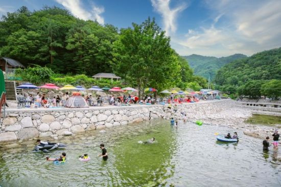 백운계곡은 맑고 깨끗한 물이 모여 이룬 골짜기다. [사진제공=한국관광공사]