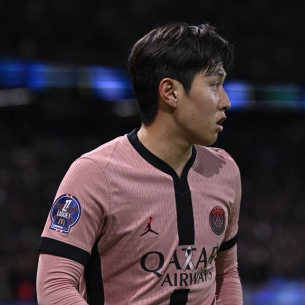 사진=PSG. 시즌 3호 골을 신고한 이강인이 제로톱 역할까지 준수한 활약을 펼치면서 승리를 이끌었다. 파리 생제르맹(PSG)은 28일 오전 4시(한국시간) 프랑스 렌에 위치한 로아존 파크에서 열린 2024-25시즌 프랑스 리그앙 6라운드에서 스타드 렌에 3-1 승리를 거뒀다. 이로써 PSG는 개막 후 6경기 무패를 달렸다.