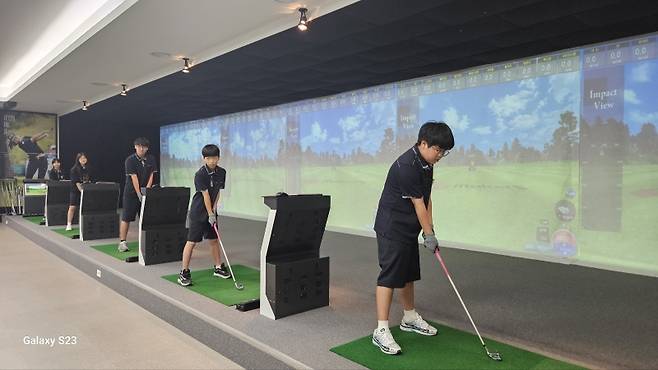 ▲ 골프 체험하는 학생들 [영광옥당중]