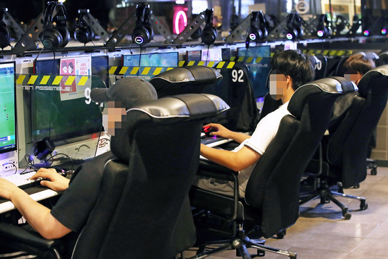 Users at a ″PC bang,″ a type of internet cafe or gaming center, are seen at an establishment in Dongjak District, southern Seoul, on Sept. 14, 2020. [YONHAP]