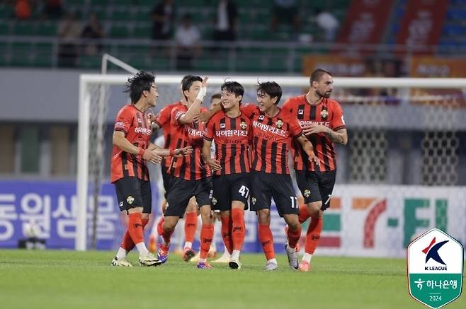 강원 FC 선수들. 사진=한국프로축구연맹