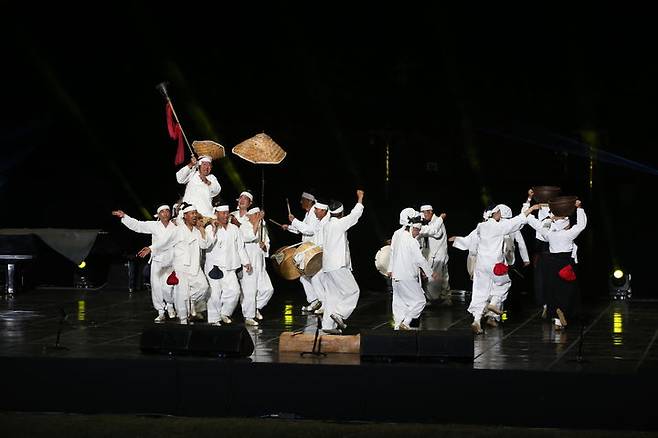 [밀양=뉴시스] 안지율 기자 = 밀양아리랑 공연. (사진=밀양시 제공) 2024.09.28. photo@newsis.com  *재판매 및 DB 금지