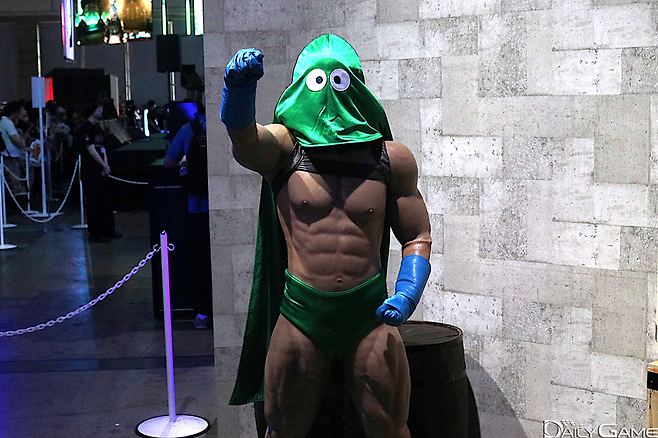 '드래곤 퀘스트' 캐릭터 '칸다타' 코스어도 매력을 그대로 옮겨왔습니다.