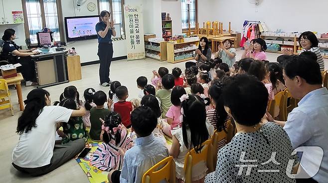 광주 양림동 안전마을만들기 교통안전 교육.(광주시 제공)/뉴스1