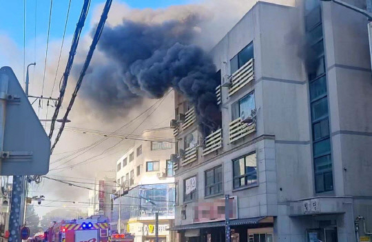 충남 서산 다세대주택 화재 현장.연합뉴스