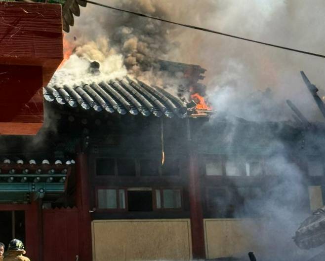 광주 무등산국립공원 내 증심사에서 화재가 발생했다. /사진=뉴시스(동구청 제공)