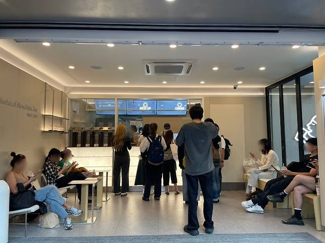 지난 25일 서울 마포구 홍대입구역 인근의 중국 밀크티 전문점 헤이티 매장. 전새날 기자