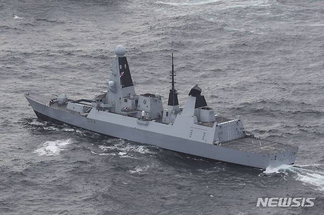 [런던=AP/뉴시스] 예멘 후티 반군은 지난 6월 초 홍해에서 영국 구축함 HMS 다이아몬드함을 공격했다고 주장했다. 다이아몬드함의 자료사진. 2024.06.10