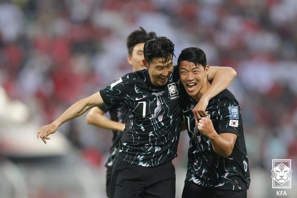 손흥민(왼쪽), 황희찬(이상 대한민국 남자 축구대표팀). 대한축구협회 제공