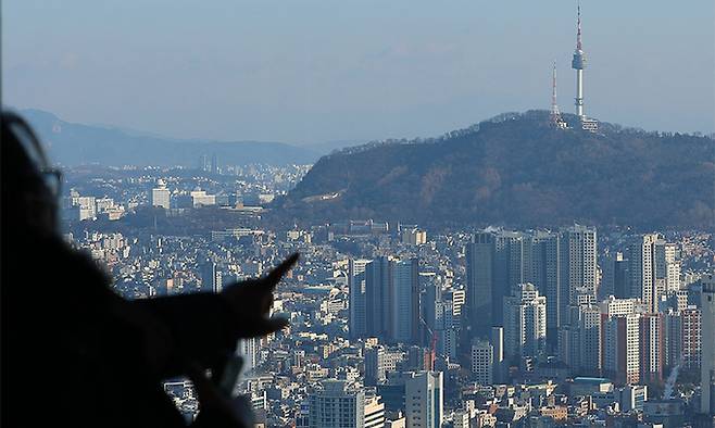 서울 여의도 63아트 센터에서 바라본 서울 아파트 단지 모습. 연합뉴스