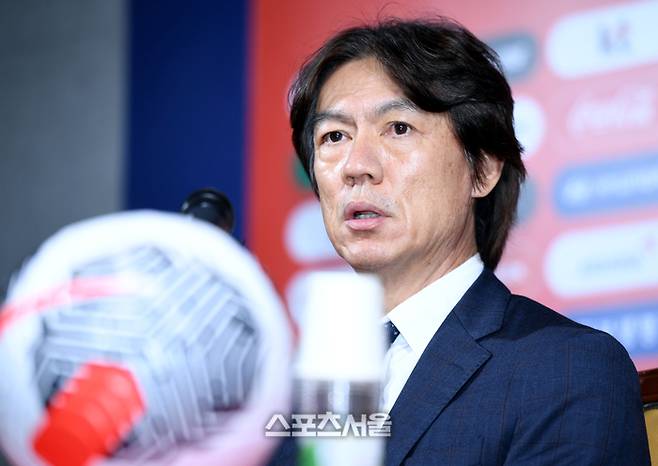 축구대표팀 홍명보 감독이 30일 서울 종로 축구회관에서 10월 A매치에 출전할 대표팀 명단 공개 후 질문에 답하고 있다. 2024. 9. 30. 최승섭기자 thunder@sportsseoul.com