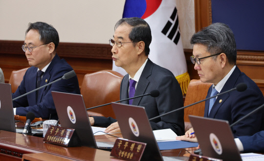 한덕수 국무총리가 30일 서울 종로구 정부서울청사에서 열린 국무회의에서 발언하고 있다. 연합뉴스