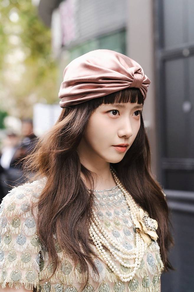 vzEmgI.jpg 어제 파리 패션쇼 참석한 2,3,4세대 대표 비쥬얼 여돌들.jpg