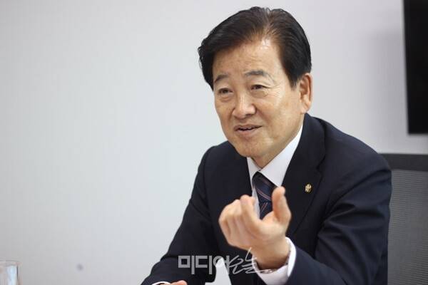 ▲지난달 25일 정동영 더불어민주당 의원이(국회 과방위 예산결산심사소위원장) 서울 영등포구 국회 의원회관에서 미디어오늘과 인터뷰하고 있다. 사진=금준경 기자