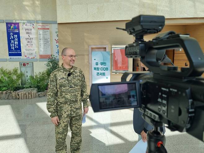 지난달 24일 충청남도 계룡시에서 만난 우크라이나 국방부 페트로 야첸코 소령은 전황을 바꾸는 드론의 활용을 10년 전부터 깨닫고 준비했다고 밝혔다. [김정률 PD]