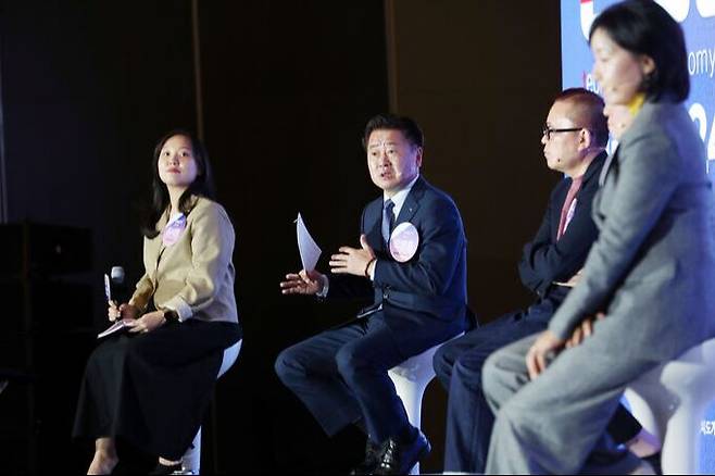 30일&nbsp;제주한라대&nbsp;컨벤션홀에서 열리고 있는 ‘제주의 도전, AI로 혁신하다’라는 주제의&nbsp;테크플러스 제주 2024. 제주도 제공