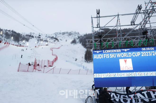 프랑스 발 디제르에서 지난해 12월 열릴 예정이던 ‘국제스키연맹(FIS) 알파인 스키·스노보드 월드컵 대회 남자 슬라롬 경기는 강풍을 동반한 폭설과 폭우로 취소됐다. (사진=국제스키연맹(FIS))