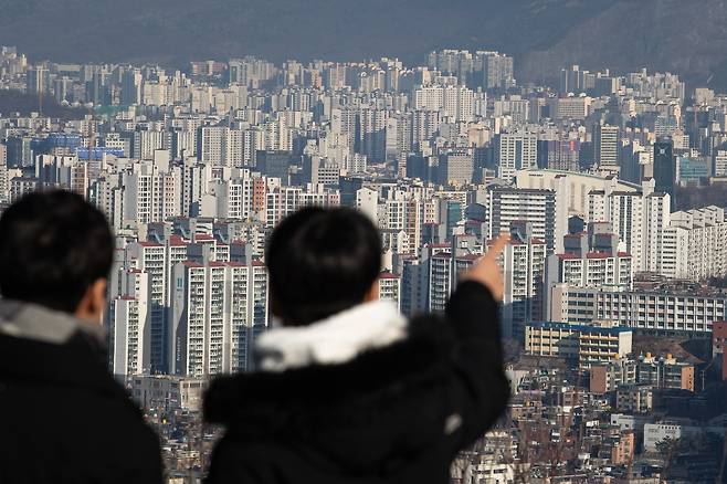 서울 남산에서 바라 본 도심. /뉴스1