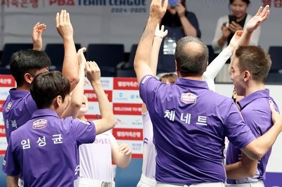 하이원리조트가 1일 밤 열린 PBA팀리그 2라운드 7일차 경기에서 임성균의 끝내기로 선두 SK렌터카다이렉트를 세트스코어 4:3으로 물리쳤다. 이날 승리로 하이원은 승점 12로 SK렌터카(15점)를 3점차로 추격했다. (사진=PBA)