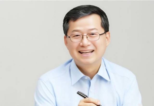 ▲익산시도시관리공단이 기간제근로자와 스포츠 강사 등에 대해 고용안정과 양질의 서비스 개선 차원에서 공무직 전환에 나서 주변의 관심을 끌었다. 사진은 심보균 공단 이사장 ⓒ익산도시관리공단