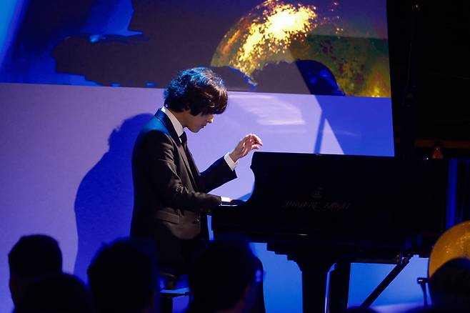 Pianist Lim Yun-chan plays the piano on stage after winning awards at the Gramophone Classical Music Awards in London on October 2. Courtesy of Gramophone