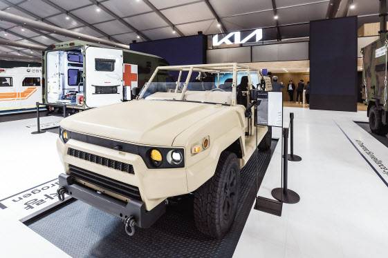 기아의 ‘수소 경전술차량(ATV)’실물 전시 모습 [기아 제공]