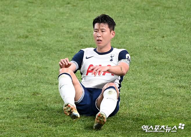 손흥민이 부상 결장한 가운데 그의 소속팀인 토트넘은 유럽축구연맹 유로파리그 2연승을 달렸다. 토트넘은 4일 헝가리 부다페스트의 그루파마 아레나에서 열린 2024-2025 유로파리그 '리그 페이즈' 2차전 원정 경기에서 헝가리 명문 페렌츠바로시를 2-1로 꺾었다. 토트넘은 유로파리그 2연승을 달리며 강력한 우승후보임을 입증했다. 엑스포츠뉴스DB