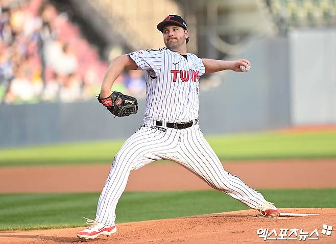 LG 투수 엔스는 4일 잠실구장에서 열릴 '2024 신한 SOL Bank KBO 포스트시즌' KT 위즈와 준플레이오프 1차전에서 선발 등판할 예정이다. 올해 KT 상대 2경기 12이닝 7실점을 기록했다. 엔스는 12일 만에 공식전 마운드에 오른다. 엑스포츠뉴스 DB