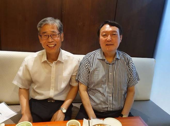 신평 변호사와 윤석열 대통령 [이미지출처=연합뉴스]